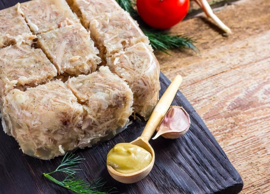 Врач назвал допустимую порцию холодца