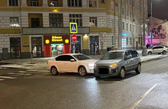 Под мостом в центре Твери столкнулись две иномарки