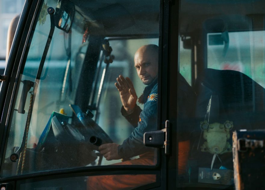 Стало известно, у кого из водителей в России самые высокие зарплаты