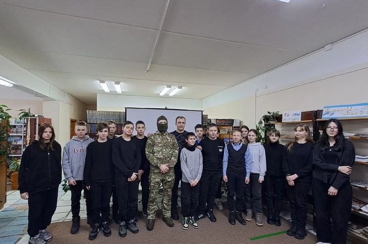 В Оленино для детей организовали встречу с участником СВО