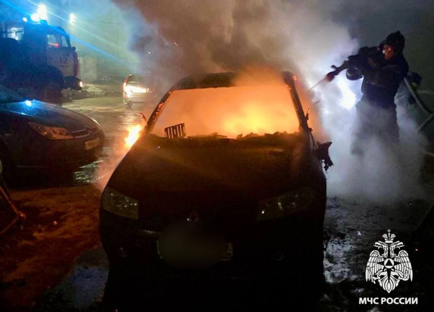 В Тверской области потушили автомобиль всего за 12 минут