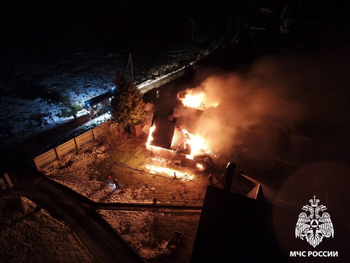 В Тверской области вспыхнул дом
