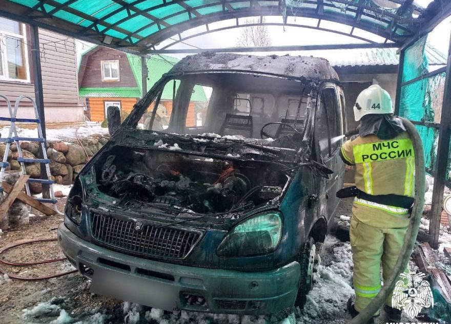 В Тверской области во время ремонта сгорел автомобиль