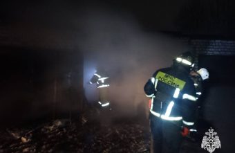 В Тверской области загорелось 2 гаража В Тверской области загорелось 2 гаража