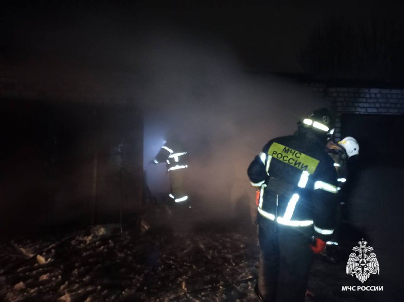 В Тверской области загорелось 2 гаража