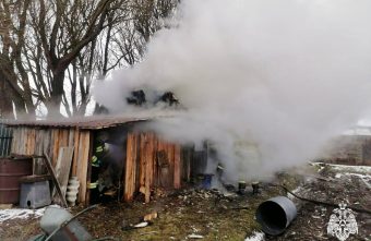 В Тверской области всего за час потушили деревянную баню В Тверской области всего за час потушили деревянную баню