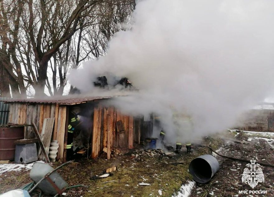 В Тверской области всего за час потушили деревянную баню
