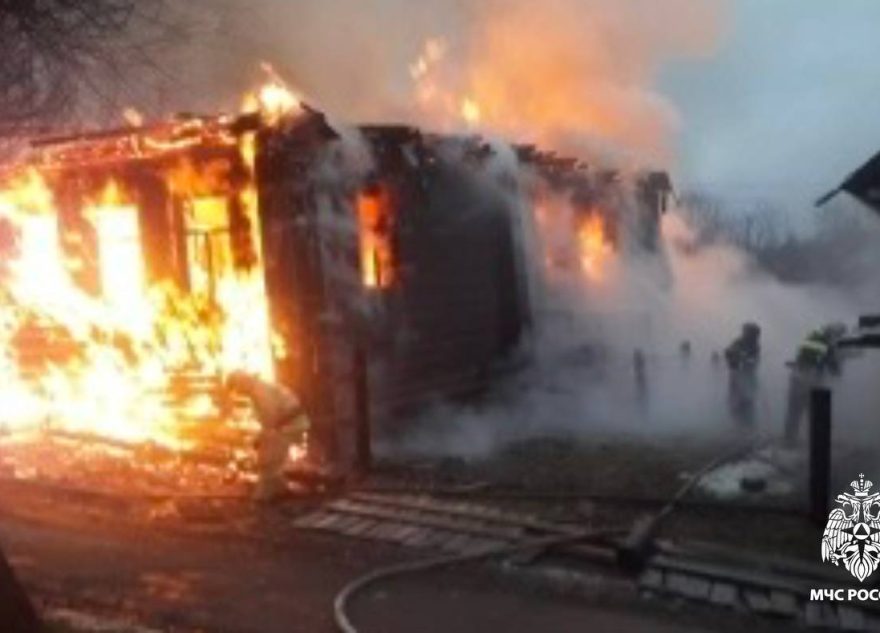 В Тверской области полностью сгорел дом