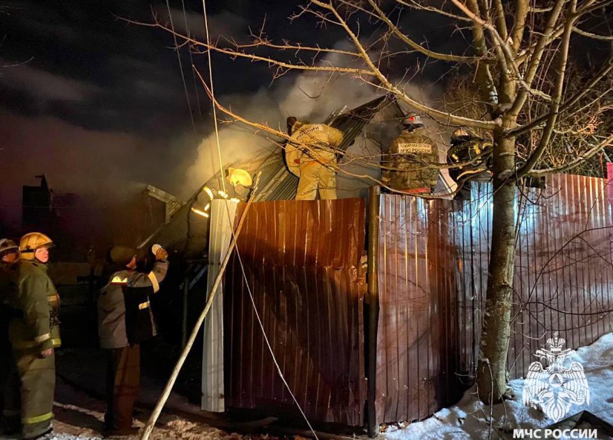 В Тверской области загорелась баня