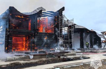 В Тверской области вспыхнул недостроенный дом