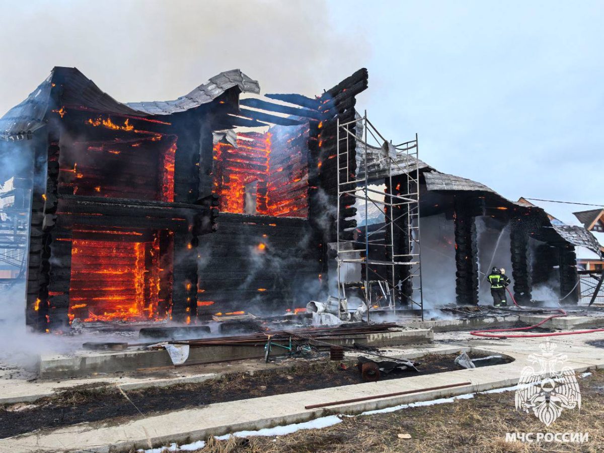 В Тверской области вспыхнул недостроенный дом