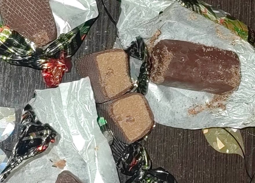 В магазинах Тверской области продают конфеты с червями