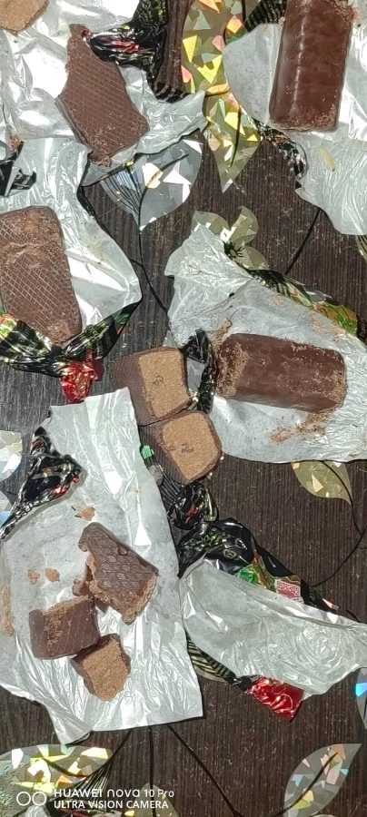 В магазинах Тверской области продают конфеты с червями