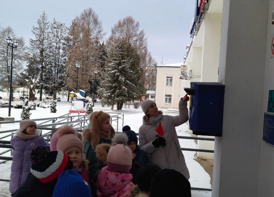 Лихославльским малышам устроили экскурсию на почту