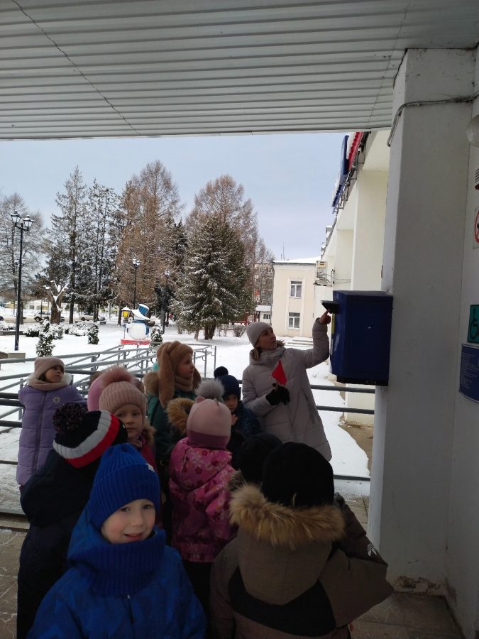 Лихославльским малышам устроили экскурсию на почту