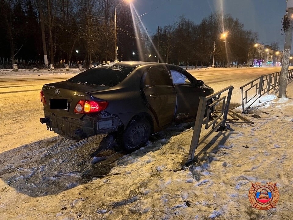В Твери молодой человек на БМВ устроил аварию, три человека пострадали