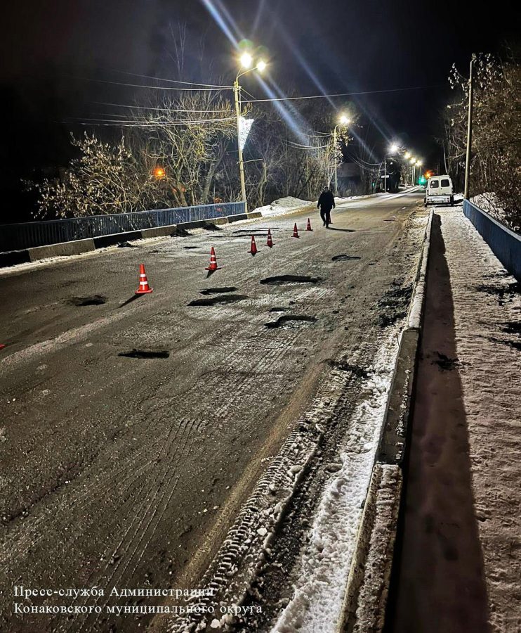 В Тверской области всю ночь ремонтировали мост