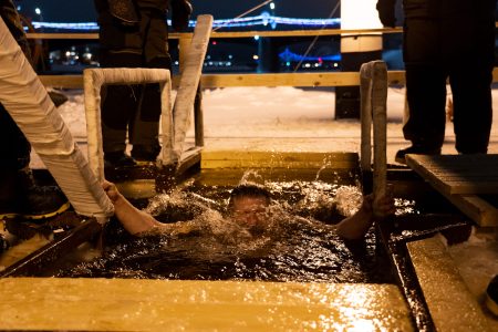 Нырять опасно: в Тверской области отменяют крещенские купания Нырять опасно: в Тверской области отменяют крещенские купания