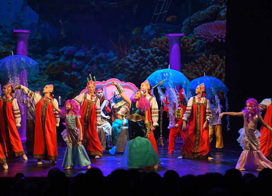 Воспитанники епархиальной школы и Центра «Родник» представили в рождественский спектакль «Спящая царевна»