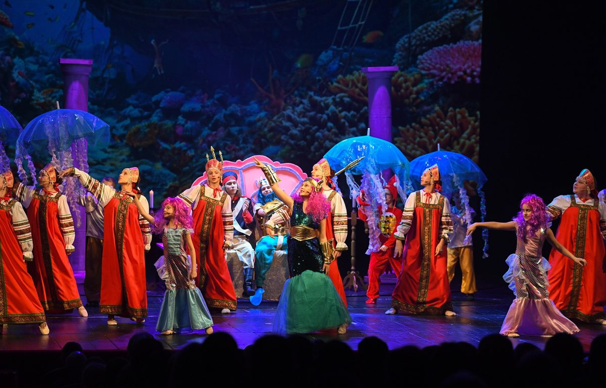 Воспитанники епархиальной школы и Центра «Родник» представили в рождественский спектакль «Спящая царевна»