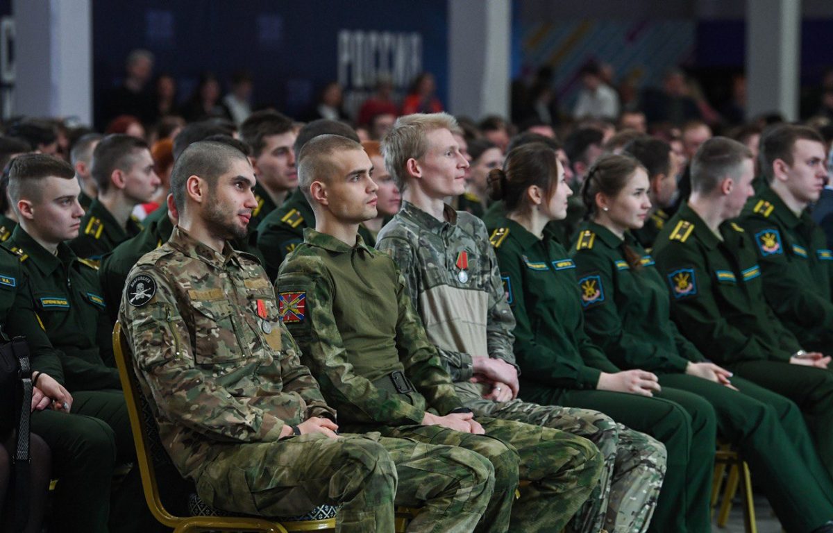 Губернатор Игорь Руденя обсудил с молодежью вопросы патриотического воспитания и сохранения исторической памяти