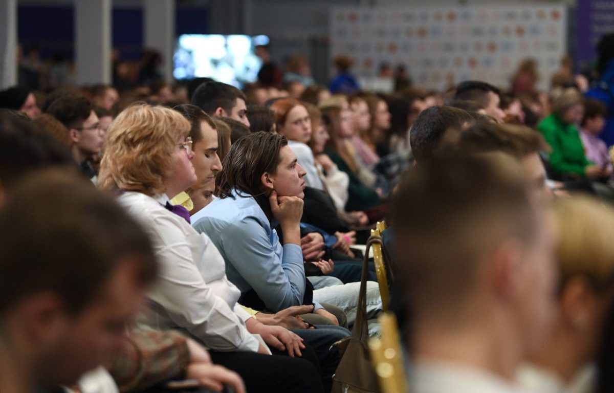 Губернатор Игорь Руденя обсудил с молодежью вопросы патриотического воспитания и сохранения исторической памяти