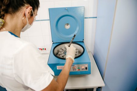 Стало известно, когда в России начнут применять новую онковакцину Стало известно, когда в России начнут применять новую онковакцину