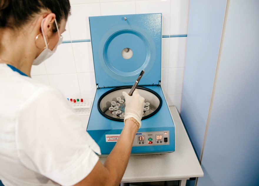 Стало известно, когда в России начнут применять новую онковакцину