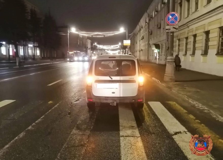 Водитель "Ларгуса" сбил 17-летнюю девушку на зебре в Твери