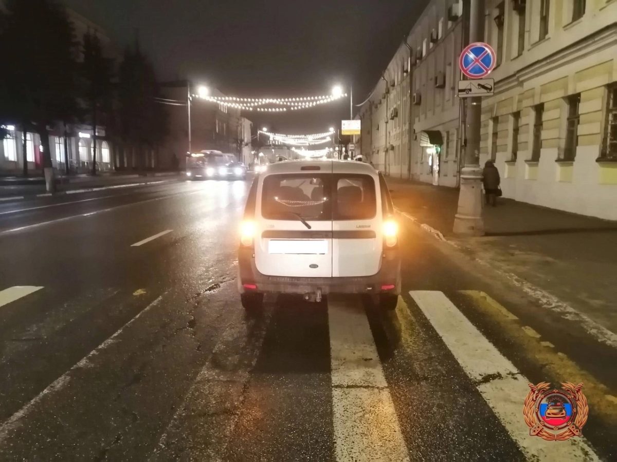 Водитель "Ларгуса" сбил 17-летнюю девушку на зебре в Твери Водитель "Ларгуса" сбил 17-летнюю девушку на зебре в Твери