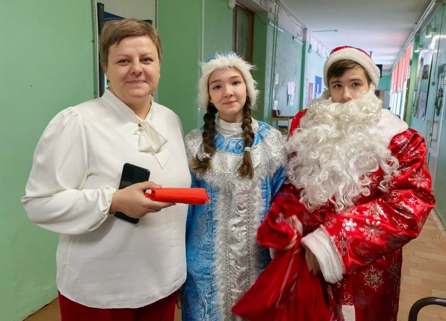 Лихославльские школьники поздравили своих учителей