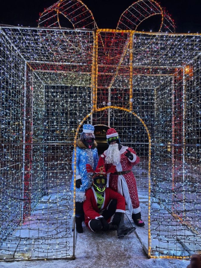 Дед Мороз и Снегурочка на мотоциклах удивили жителей Тверской области