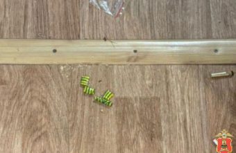 В Твери наркосбытчики делали закладки на лестничной площадке жилого дома В Твери наркосбытчики делали закладки на лестничной площадке жилого дома