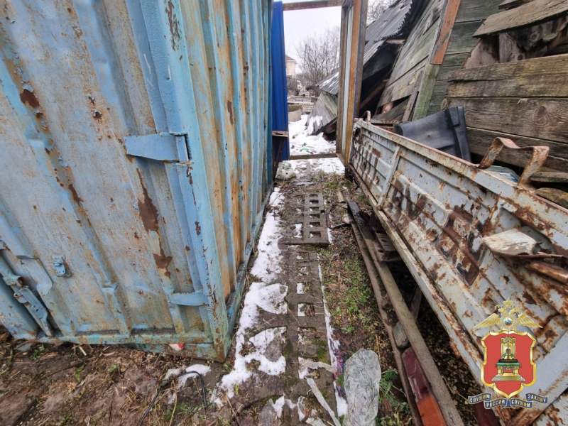 В Твери из контейнера украли электроинструменты, кислородный баллон и 250 метров кабеля В Твери из контейнера украли электроинструменты, кислородный баллон и 250 метров кабеля