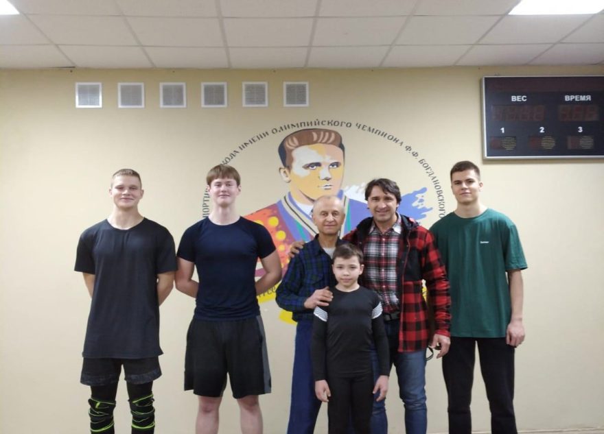 К вышневолоцким спортсменам приехал в гости известный тяжелоатлет