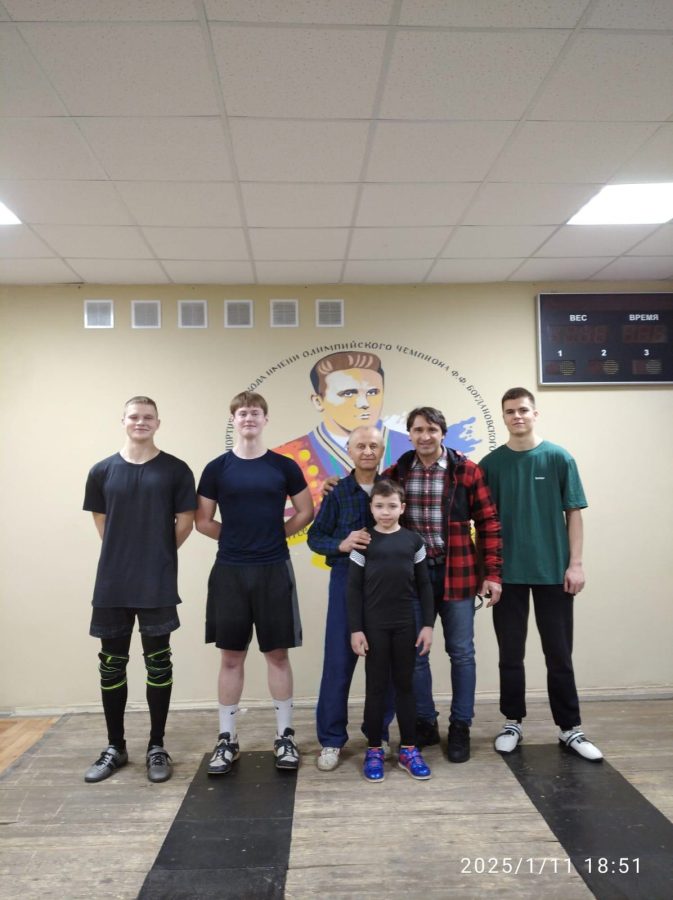 К вышневолоцким спортсменам приехал в гости известный тяжелоатлет