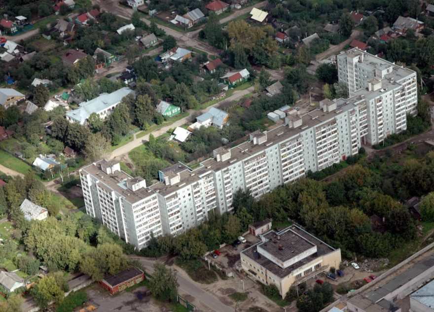 В Твери дом построили на проезжей части