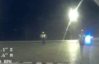 В Тверской области полицейским, чтобы задержать пьяного водителя, пришлось стрелять по колесам В Тверской области полицейским, чтобы задержать пьяного водителя, пришлось стрелять по колесам