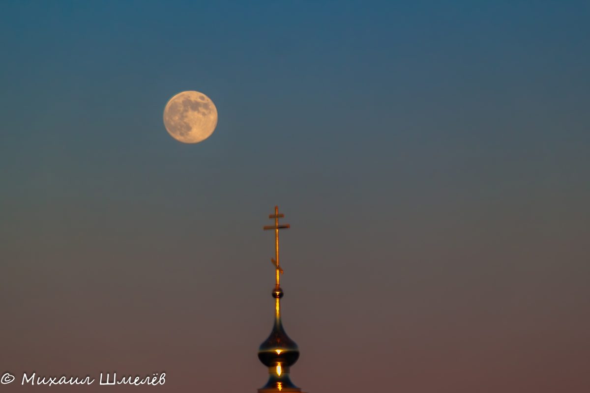 14 января жители Тверской области могли наблюдать Волчью Луну