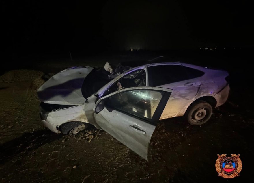 Мальчик и молодой человек пострадали в столкновении легковушки и большегруза в Тверской области