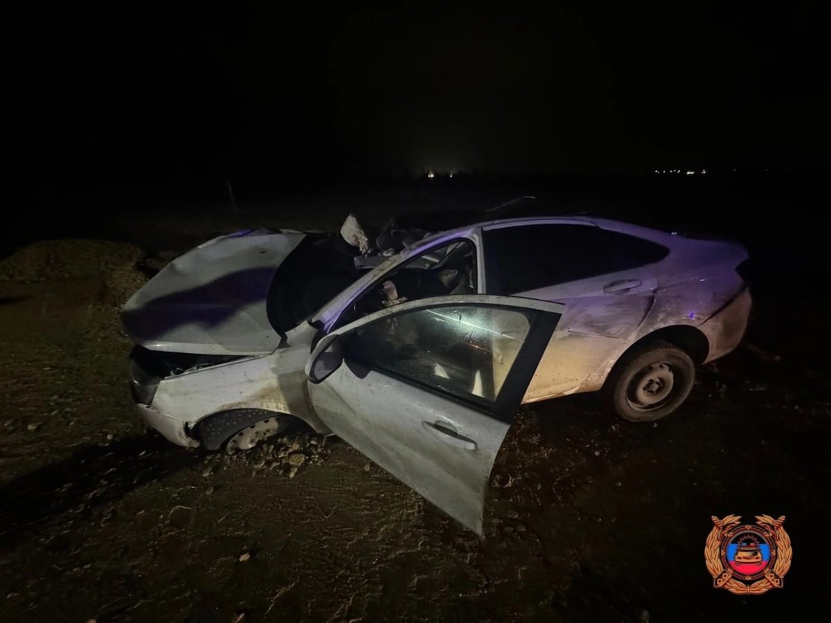 Мальчик и молодой человек пострадали в столкновении легковушки и большегруза в Тверской области Мальчик и молодой человек пострадали в столкновении легковушки и большегруза в Тверской области