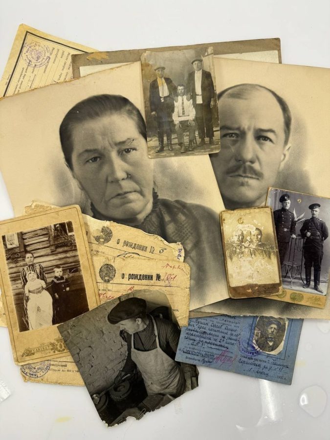 В Музей гвоздарей под Тверью передали фотоархив сбежавшей от конвоя семьи В Музей гвоздарей под Тверью передали фотоархив сбежавшей от конвоя семьи