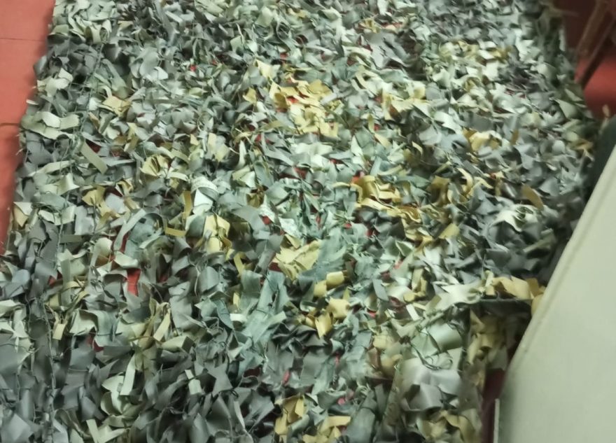 В Тверской области женщины плетут маскировочные сети рекордными темпами