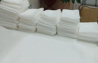 Медики Тверской области на свои деньги делают салфетки для фронта Медики Тверской области на свои деньги делают салфетки для фронта