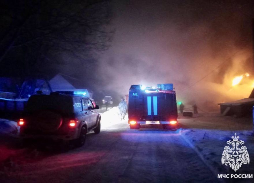 В Тверской области поздно вечером загорелся жилой дом В Тверской области поздно вечером загорелся жилой дом