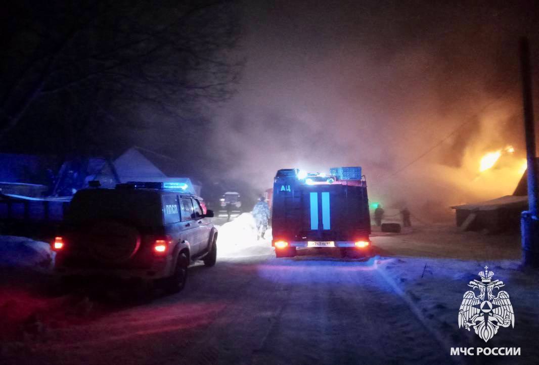 В Тверской области поздно вечером загорелся жилой дом В Тверской области поздно вечером загорелся жилой дом