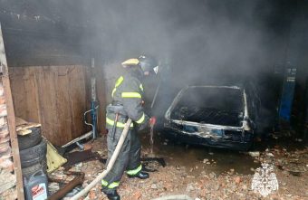 В Тверской области в гараже сгорел автомобиль В Тверской области в гараже сгорел автомобиль
