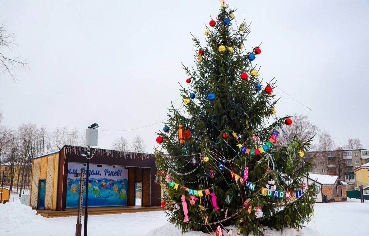 Жители Тверской области могут поддержать Верхневолжье в финале конкурса на лучшую новогоднюю ёлку