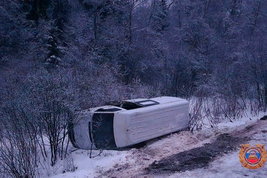 В Тверской области перевернулся микроавтобус В Тверской области перевернулся микроавтобус