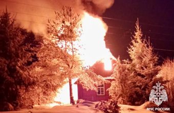 В ночном пожаре в Тверской области погиб человек В ночном пожаре в Тверской области погиб человек